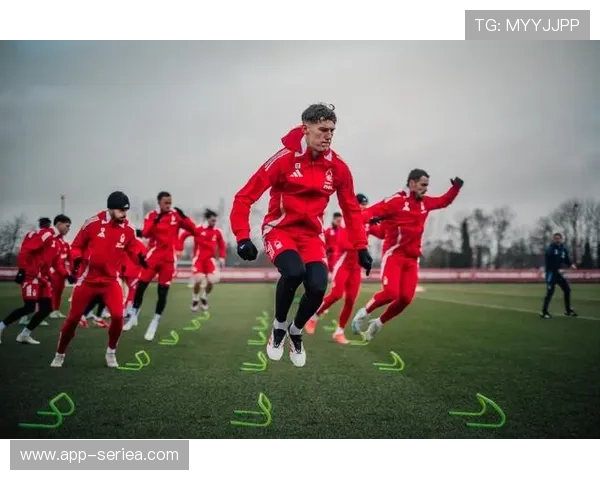 英超俱乐部开放训练日，球迷互动热情高